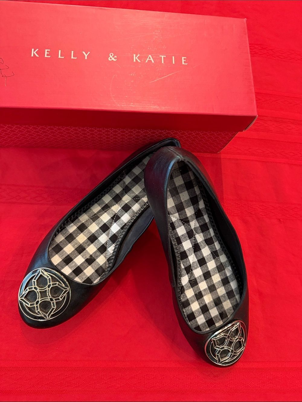 Kelly & Katie Black Flats with Decorative Silver Medallion Size 7.5